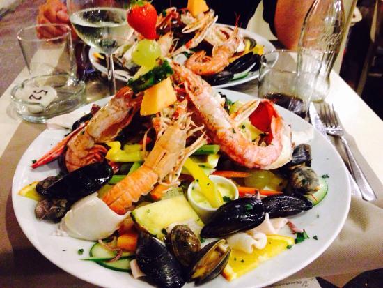 Deli's Pizzeria Insalteria