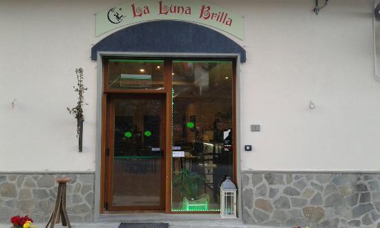 La Luna Brilla