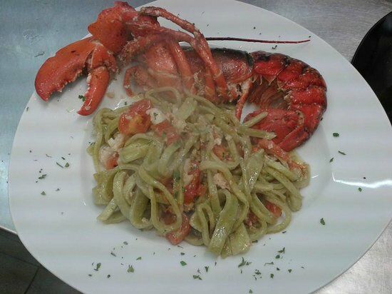 Restaurant Pizza Grill and Fish House MaryFrank